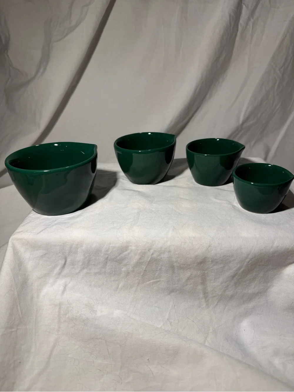 NWOT Rae Dunn dark green measuring bowls
